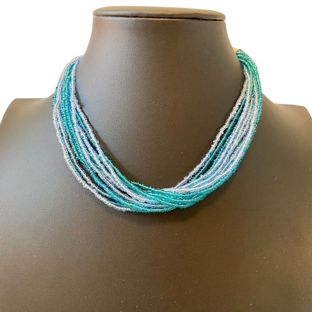 MultiโStrandโBeadedย ChokerโLengthโNecklaceโinโBeautifulโTonesโofโBlue.